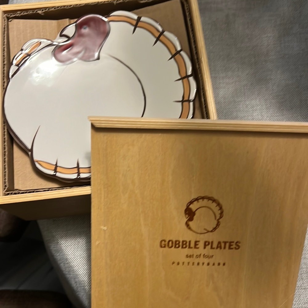Set of 4 Pottery Barn GOBBLE PLATES